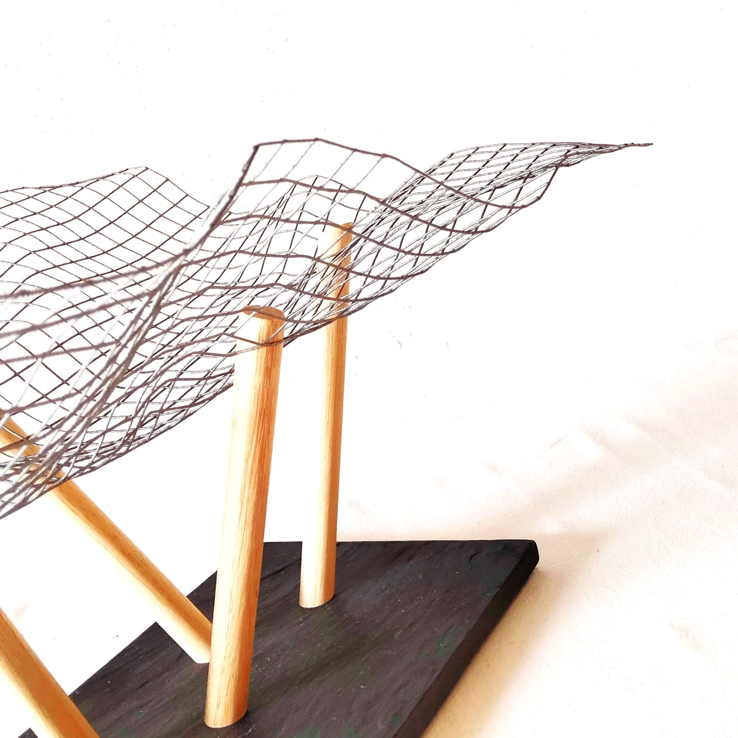 Centre de table Ard-Tech en ardoise et treillis métallique