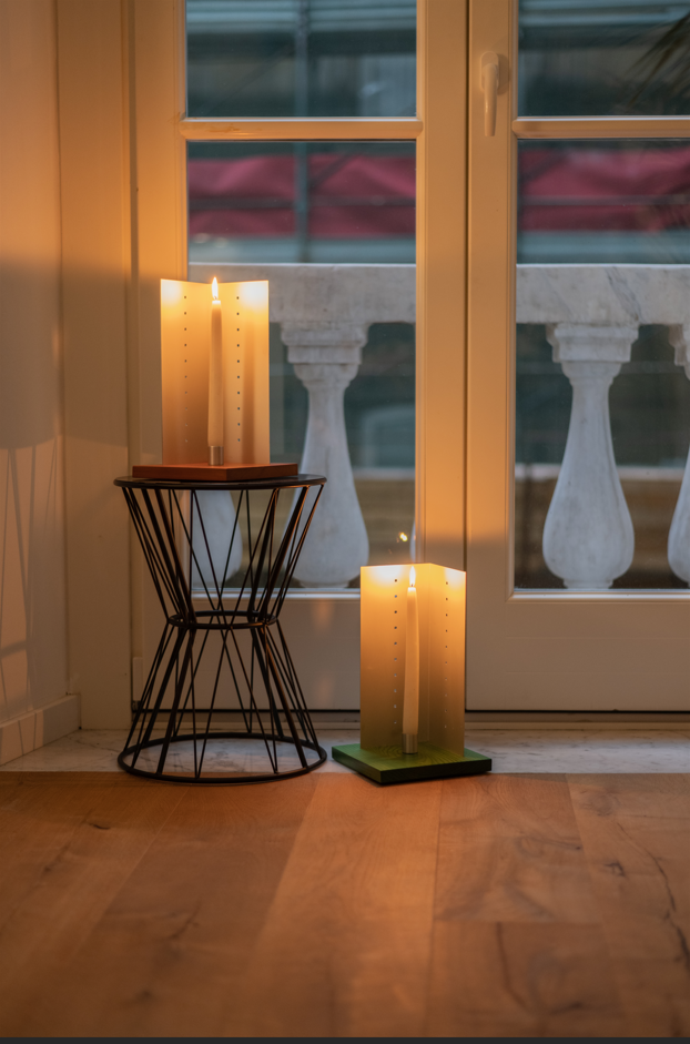 Bougeoir moderne Hili en bois massif et aluminium satiné