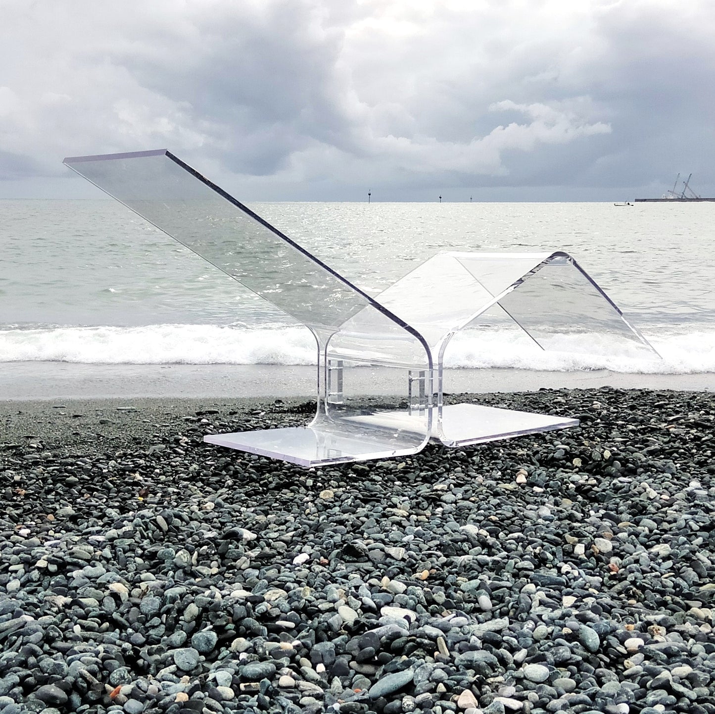 Chaise Lounge in plexiglass