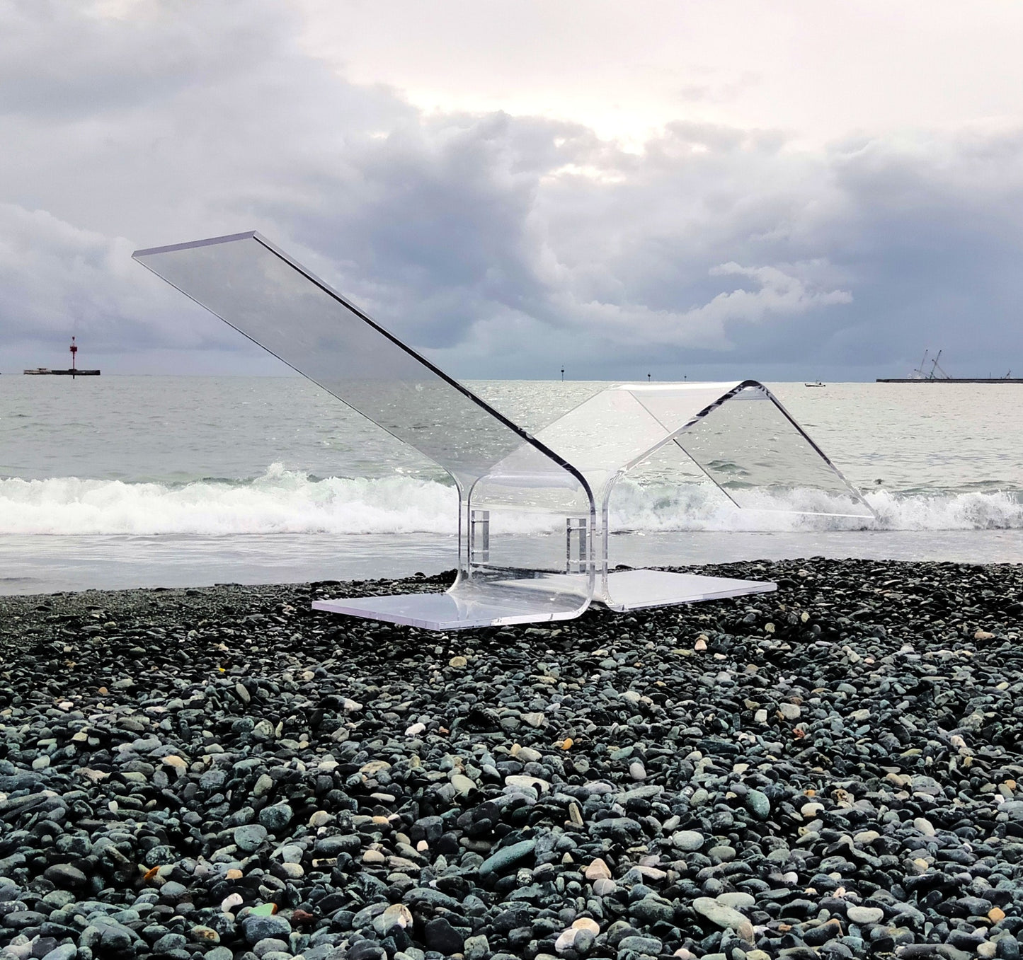 Chaise Lounge in plexiglass